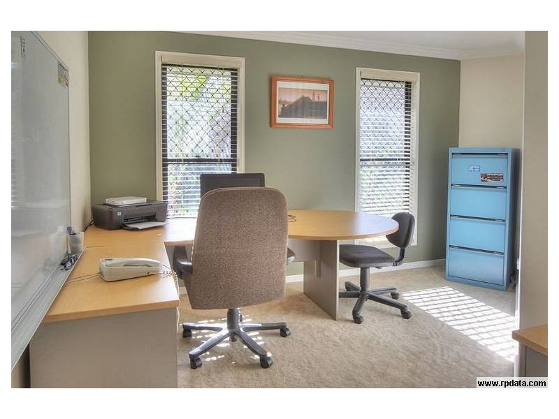 34 Woodlark Crescent, Parkinson QLD 4115