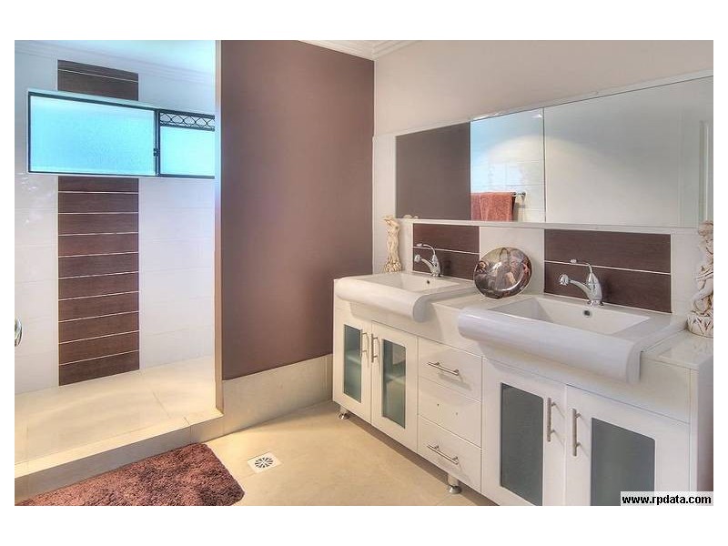 34 Woodlark Crescent, Parkinson QLD 4115
