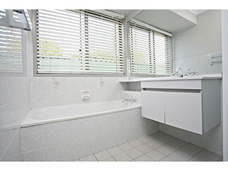 60 Parkroyal Crescent, Regents Park QLD 4118