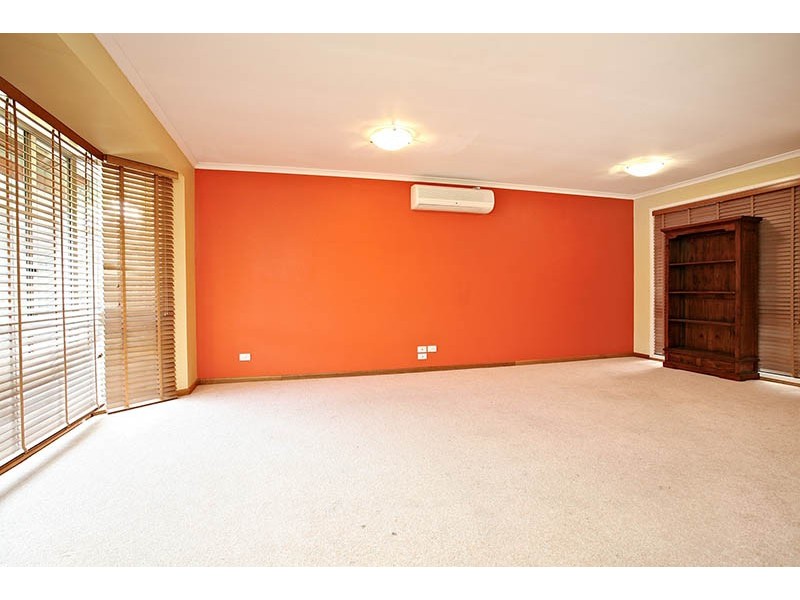 60 Parkroyal Crescent, Regents Park QLD 4118