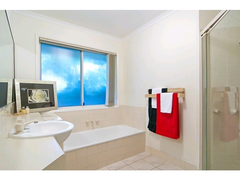 4 Oxford Close, Sippy Downs QLD 4556