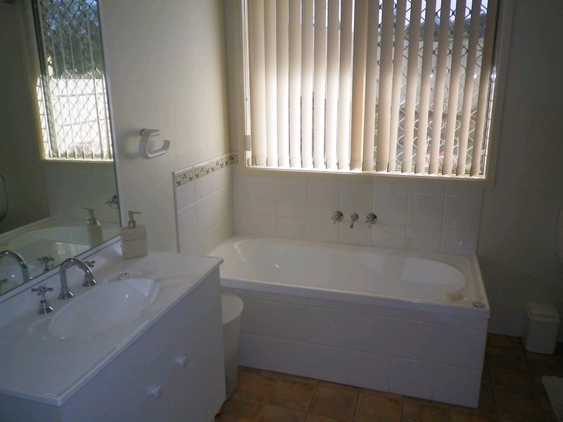 1 Banbury Close, Bundamba QLD 4304