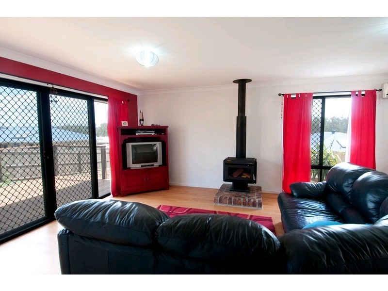 8 Truscot Court, Fernvale QLD 4306