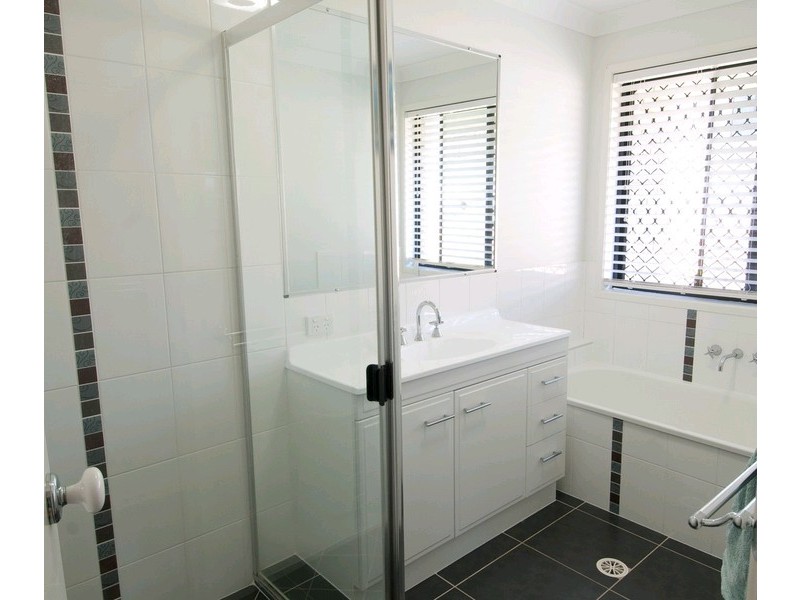 8 Truscot Court, Fernvale QLD 4306