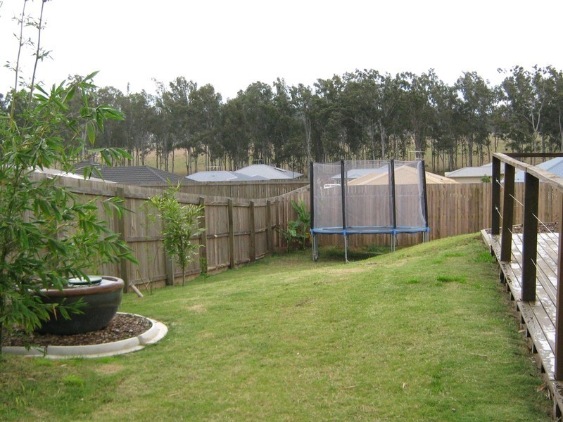 8 Truscot Court, Fernvale QLD 4306