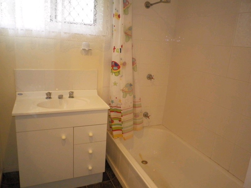 13 Eyre Street, Leichhardt QLD 4305