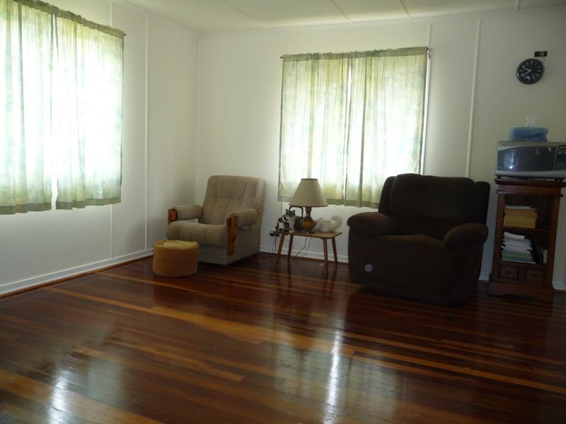 16 Williams Street East, Woodend QLD 4305