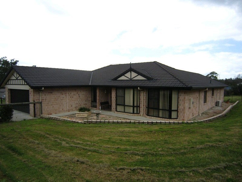 121 Bayley Road, Pine Mountain QLD 4306