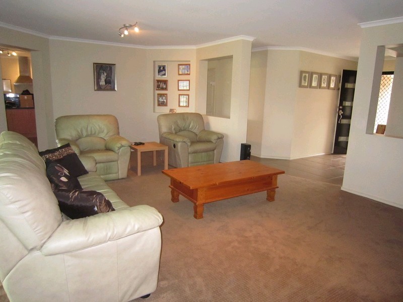 121 Bayley Road, Pine Mountain QLD 4306