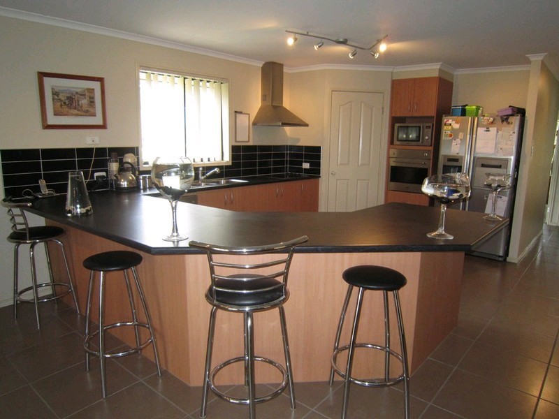 121 Bayley Road, Pine Mountain QLD 4306