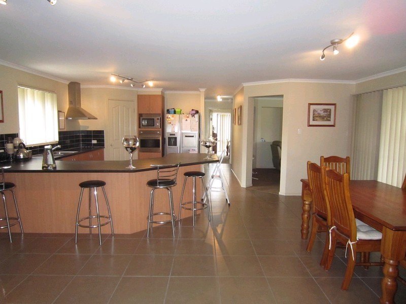 121 Bayley Road, Pine Mountain QLD 4306