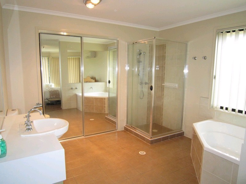 121 Bayley Road, Pine Mountain QLD 4306