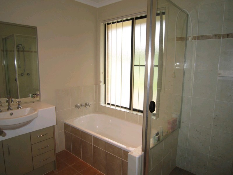 121 Bayley Road, Pine Mountain QLD 4306