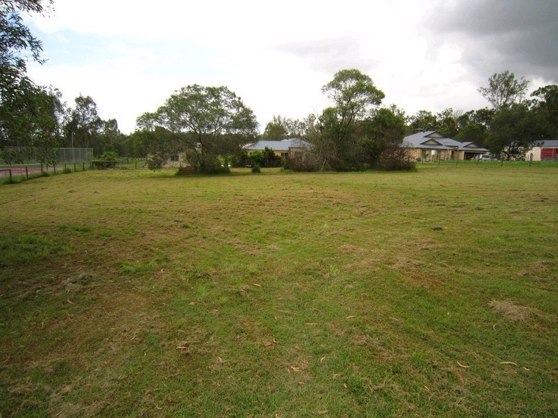 121 Bayley Road, Pine Mountain QLD 4306