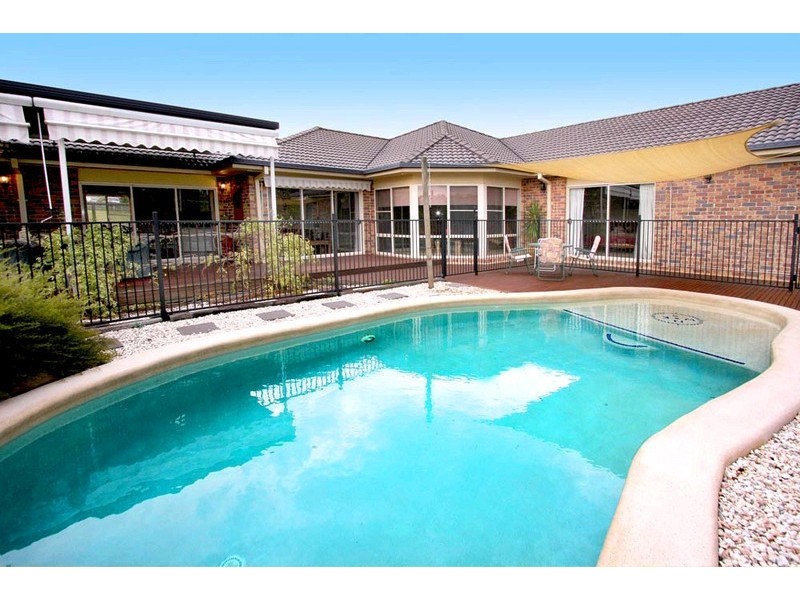 17 Phar Lap Parade, Karalee QLD 4306