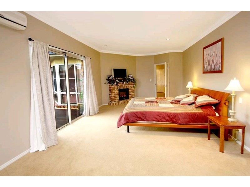 17 Phar Lap Parade, Karalee QLD 4306