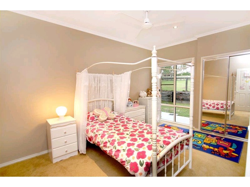 17 Phar Lap Parade, Karalee QLD 4306