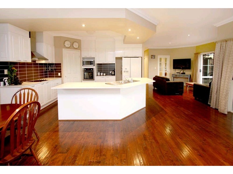 17 Phar Lap Parade, Karalee QLD 4306