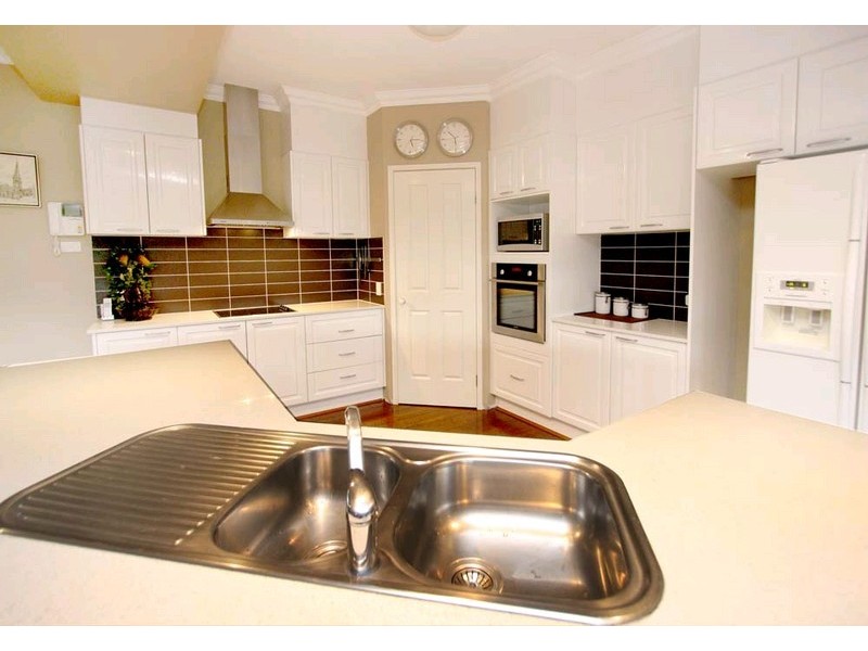 17 Phar Lap Parade, Karalee QLD 4306