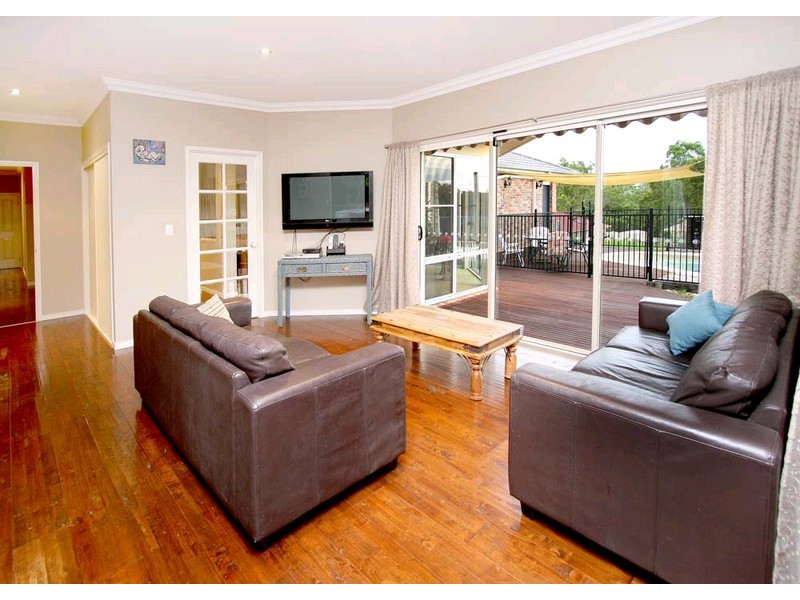 17 Phar Lap Parade, Karalee QLD 4306