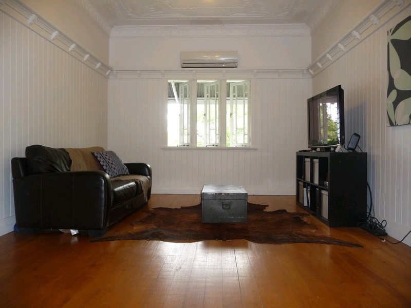 15 Holmes Street, North Ipswich QLD 4305