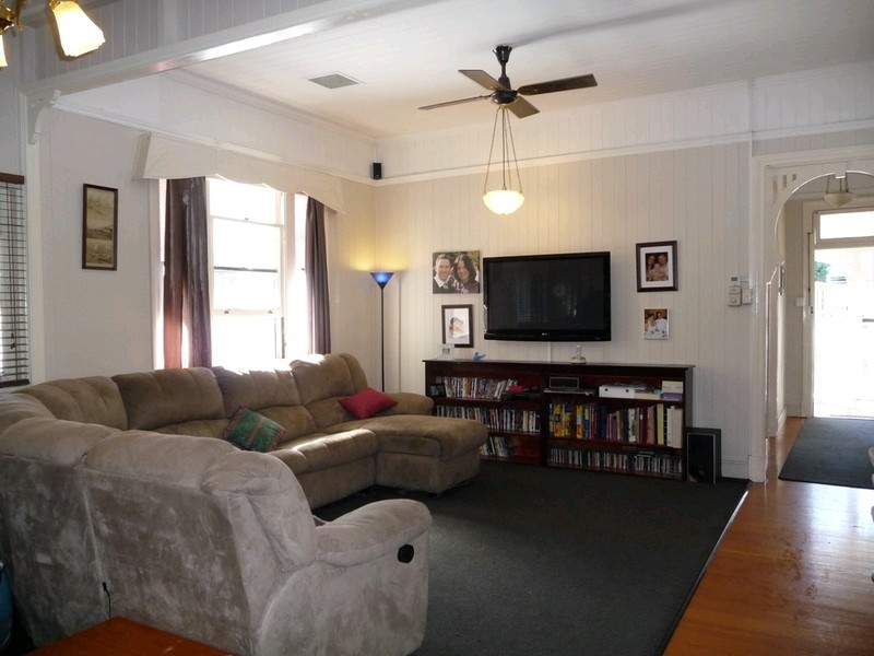 12 Smith  Street, North Ipswich QLD 4305