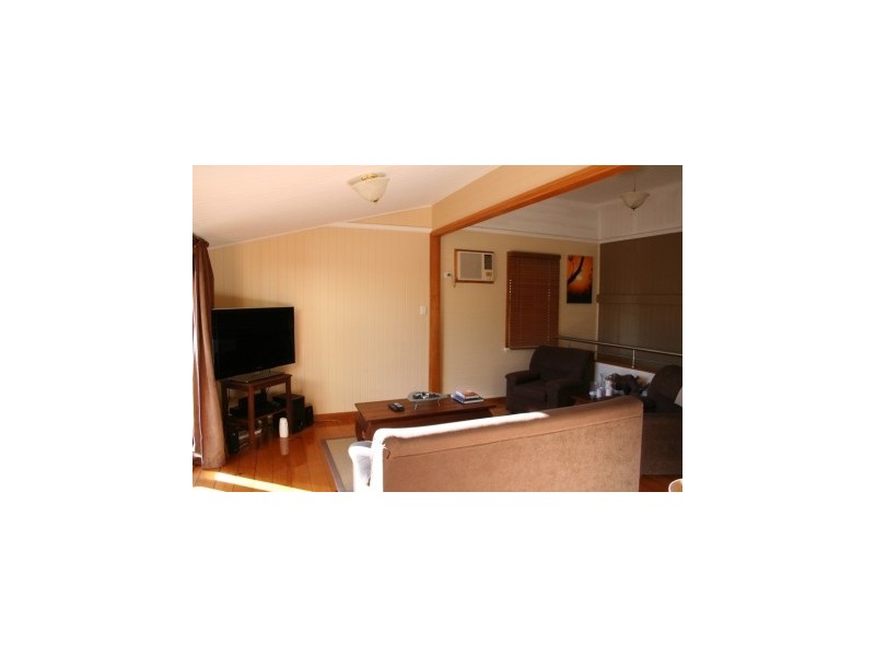 14 Liverpool Street, North Ipswich QLD 4305