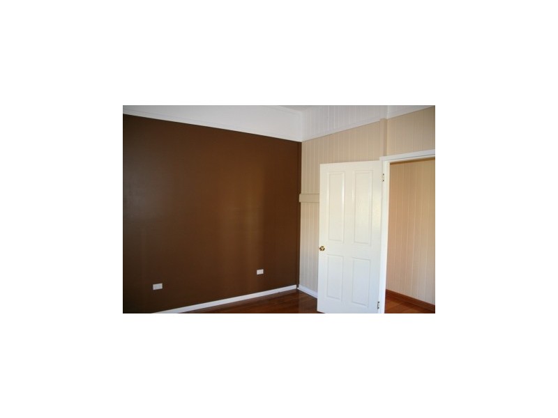 14 Liverpool Street, North Ipswich QLD 4305