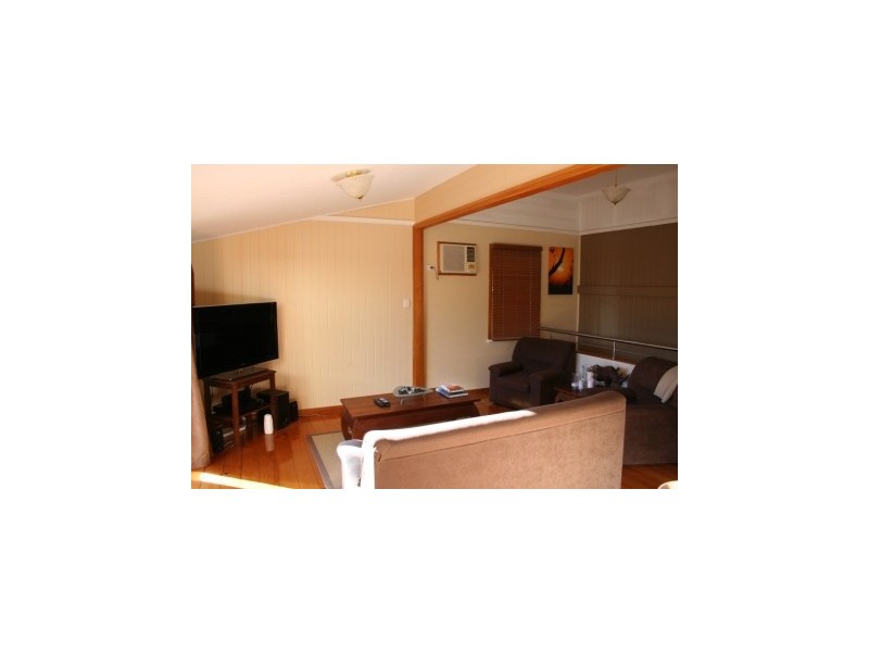 14 Liverpool Street, North Ipswich QLD 4305