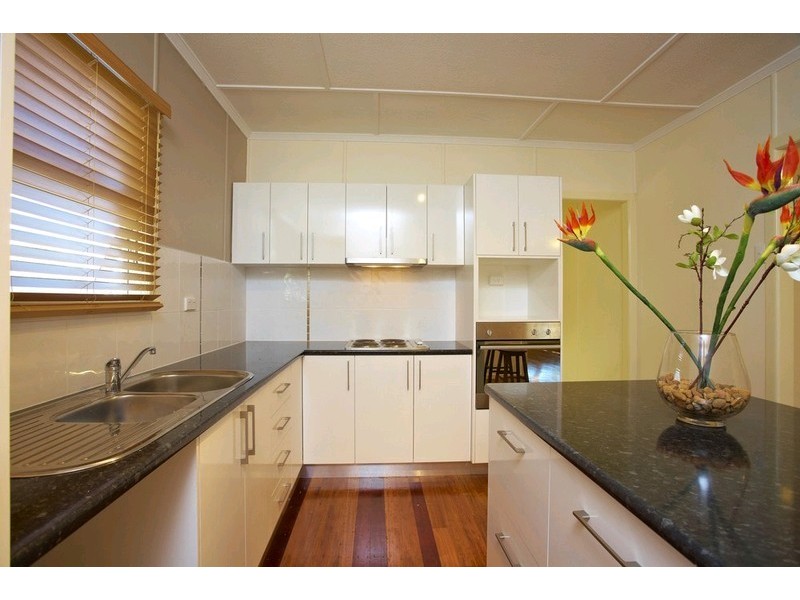 11 Trumpy Street, Silkstone QLD 4304