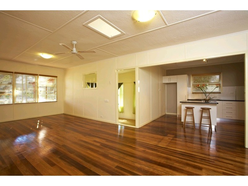 11 Trumpy Street, Silkstone QLD 4304