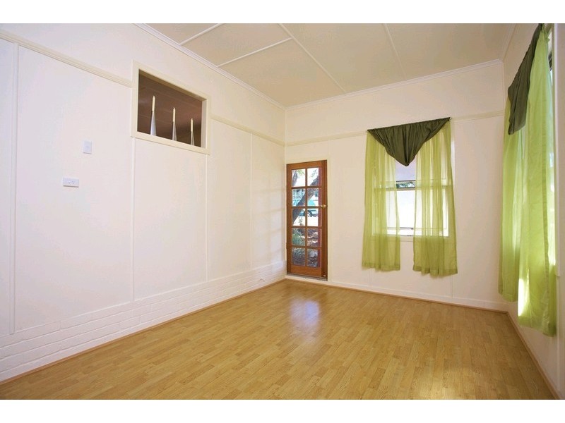 11 Trumpy Street, Silkstone QLD 4304