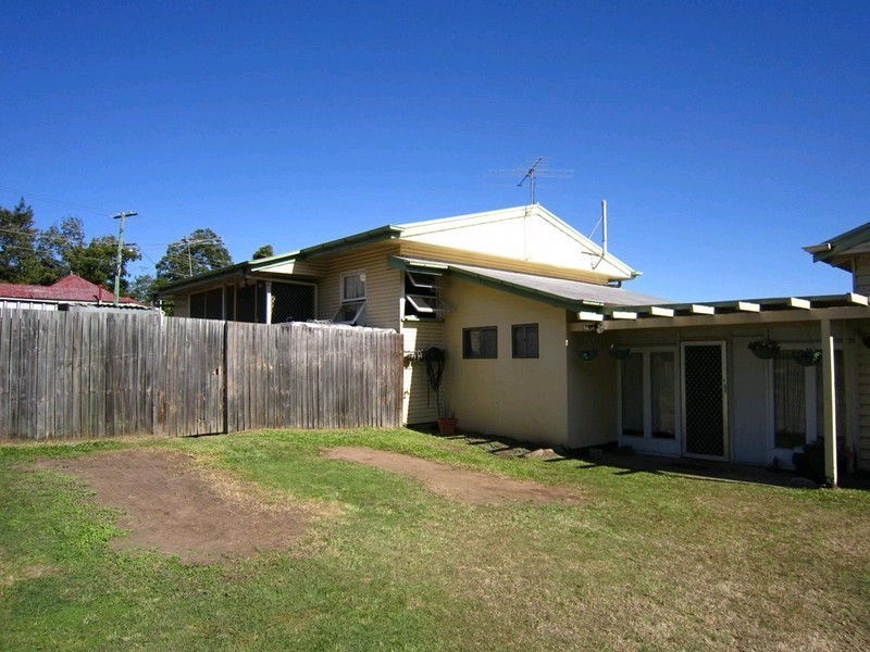 22 River Road, Bundamba QLD 4304