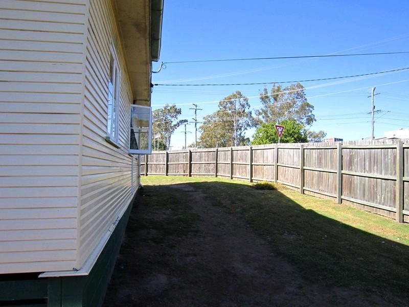 22 River Road, Bundamba QLD 4304