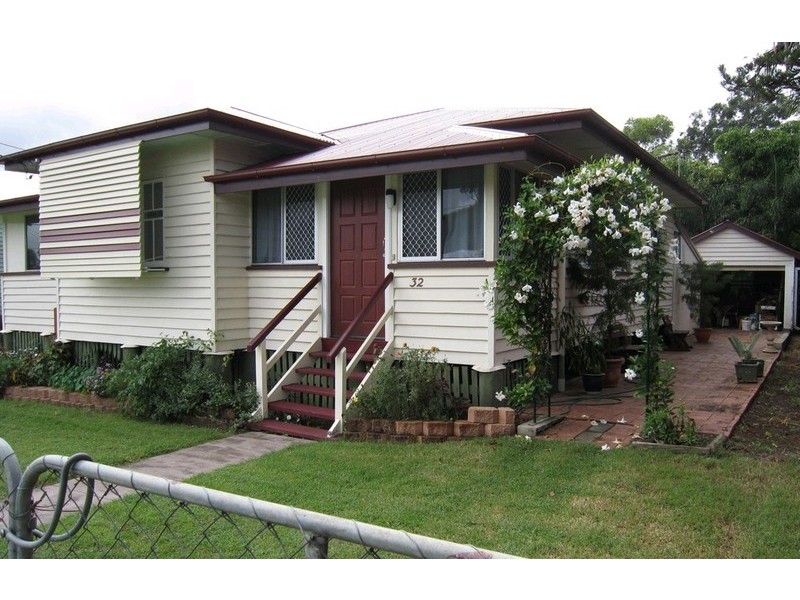 32 Thompson Street, Silkstone QLD 4304