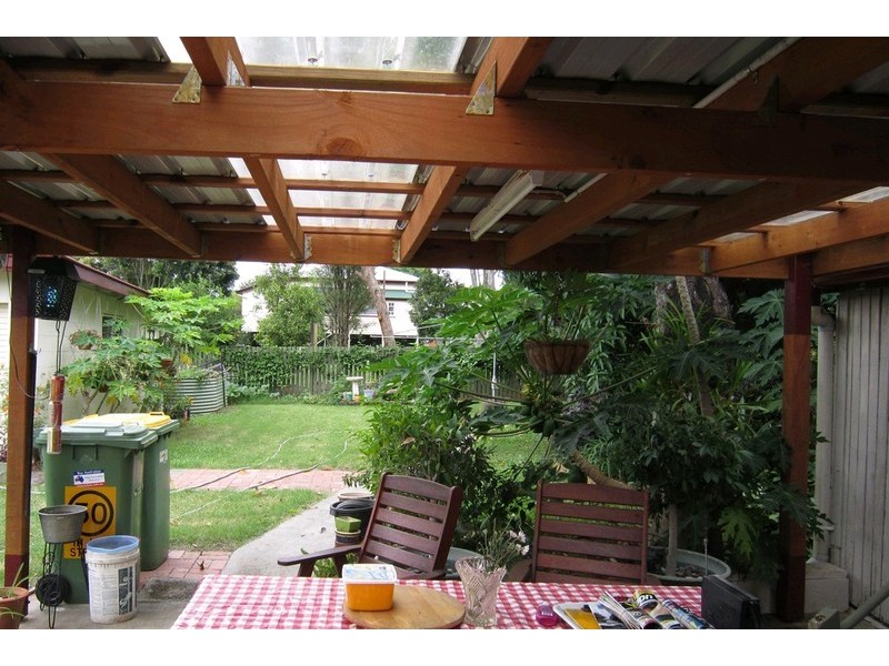 32 Thompson Street, Silkstone QLD 4304