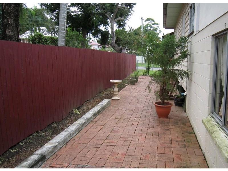 32 Thompson Street, Silkstone QLD 4304