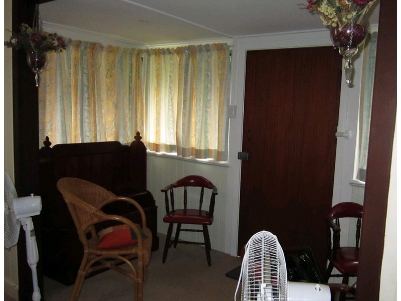 32 Thompson Street, Silkstone QLD 4304