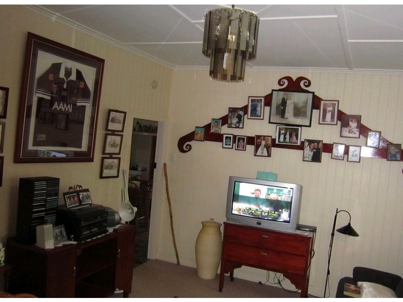 32 Thompson Street, Silkstone QLD 4304