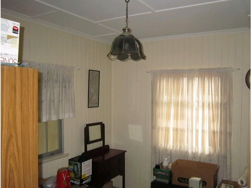 32 Thompson Street, Silkstone QLD 4304