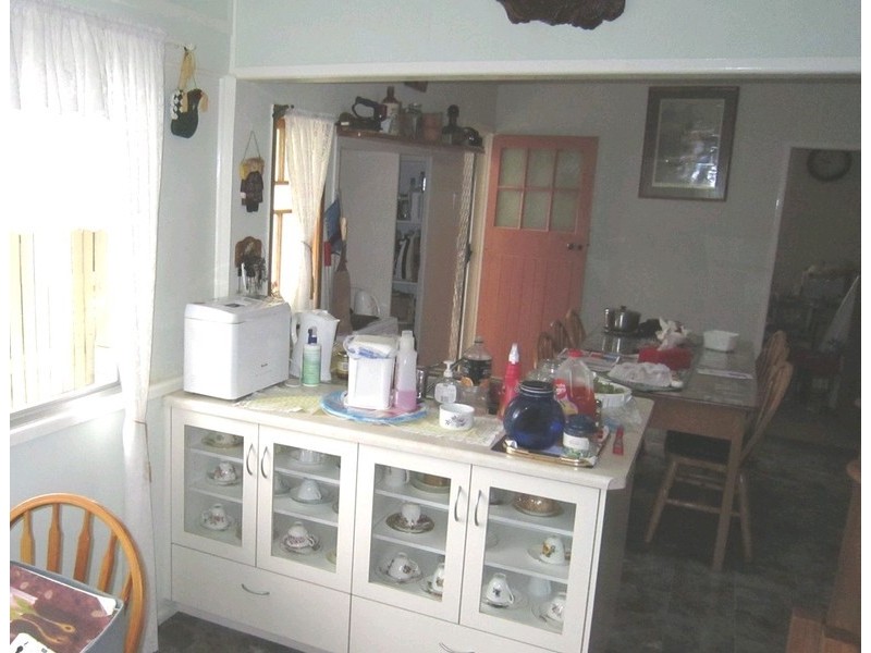 32 Thompson Street, Silkstone QLD 4304