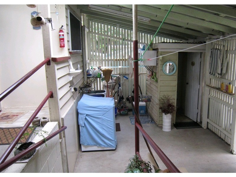 32 Thompson Street, Silkstone QLD 4304