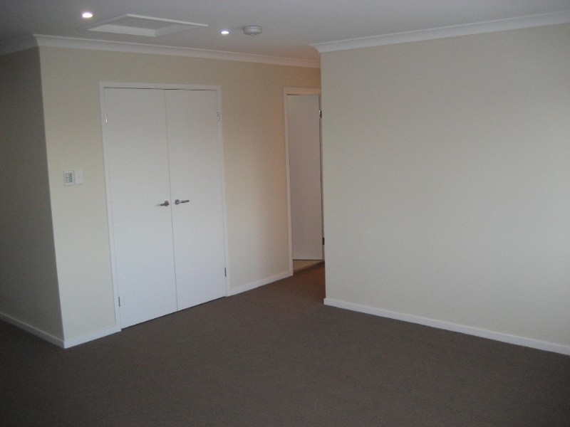 64 President Circle, Karalee QLD 4306
