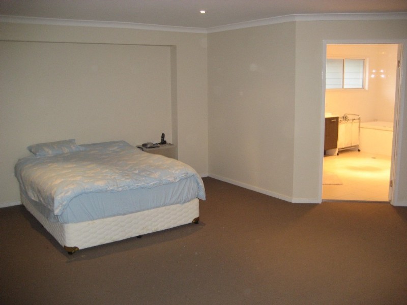 64 President Circle, Karalee QLD 4306