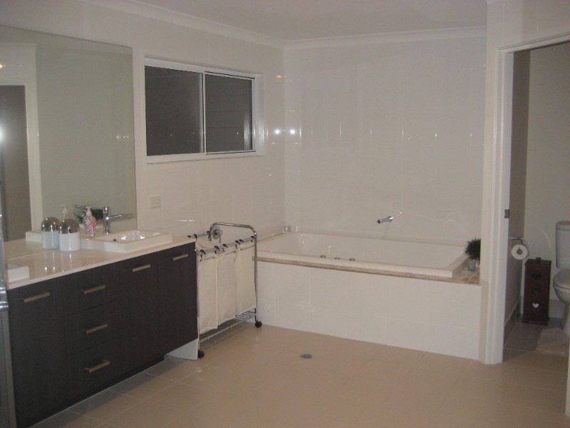 64 President Circle, Karalee QLD 4306