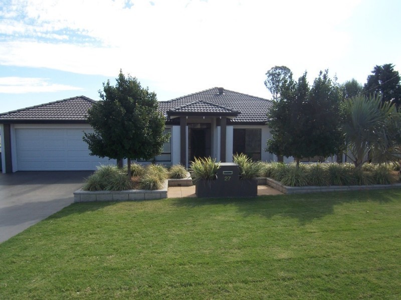 27 Tulip Street, Yamanto QLD 4305