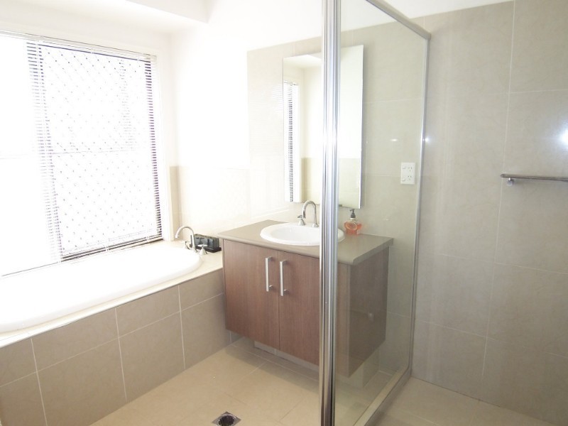 27 Tulip Street, Yamanto QLD 4305