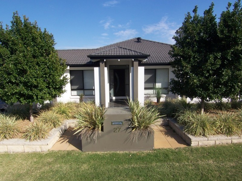 27 Tulip Street, Yamanto QLD 4305