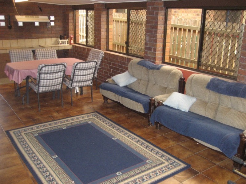 10 Barret Street, Flinders View QLD 4305