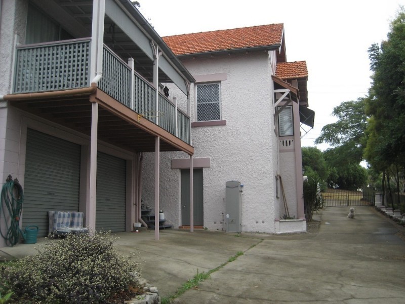 64 Chermside Road, Newtown QLD 4305
